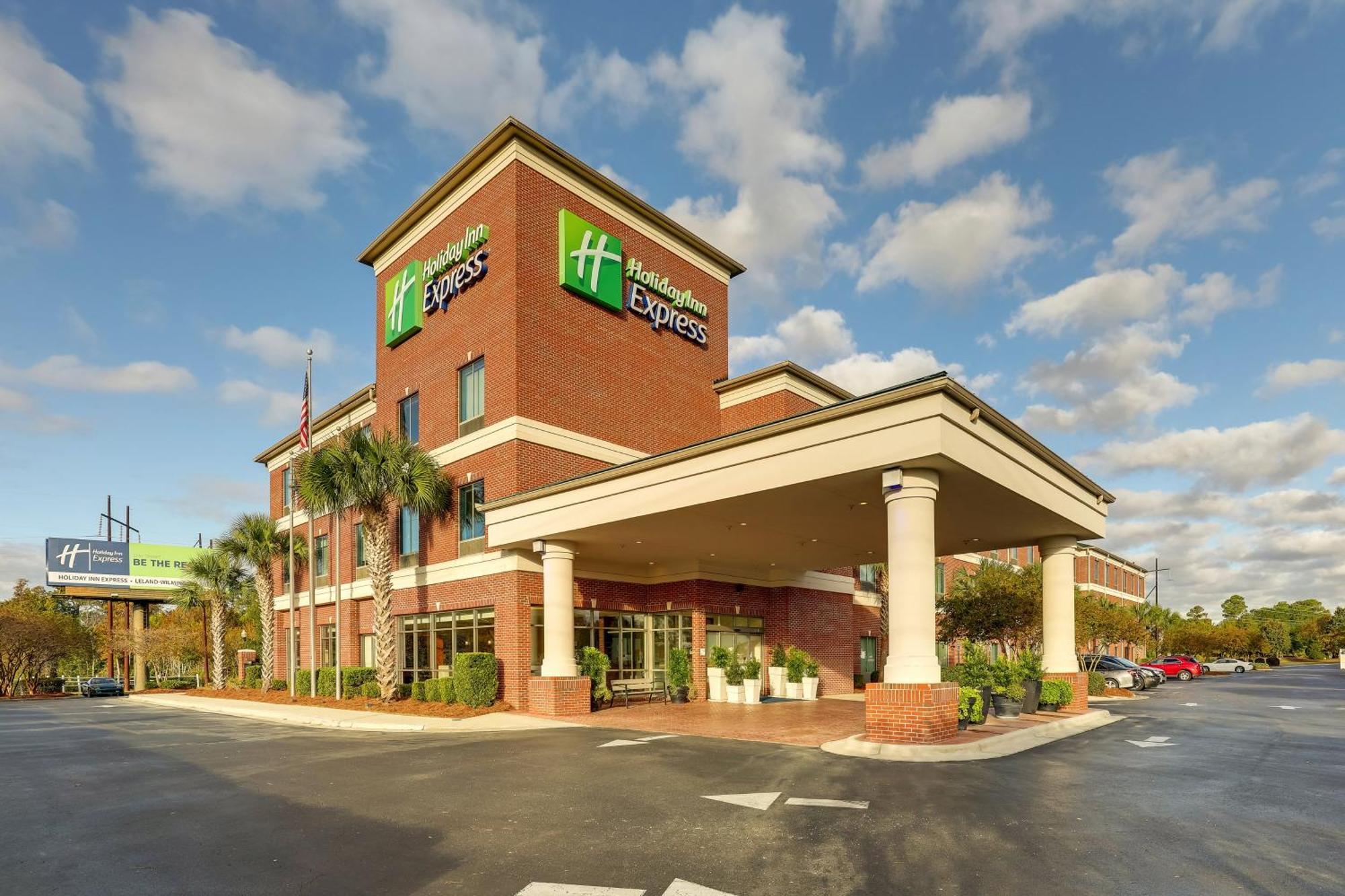 Holiday Inn Express Leland - Wilmington Area By Ihg Buitenkant foto