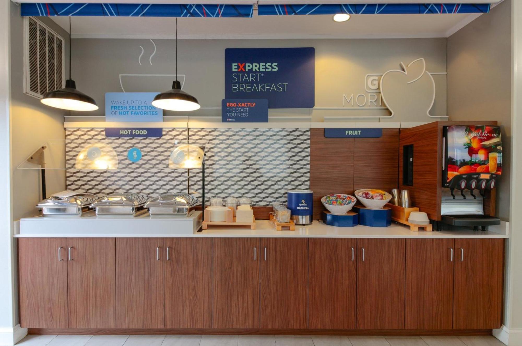 Holiday Inn Express Leland - Wilmington Area By Ihg Buitenkant foto