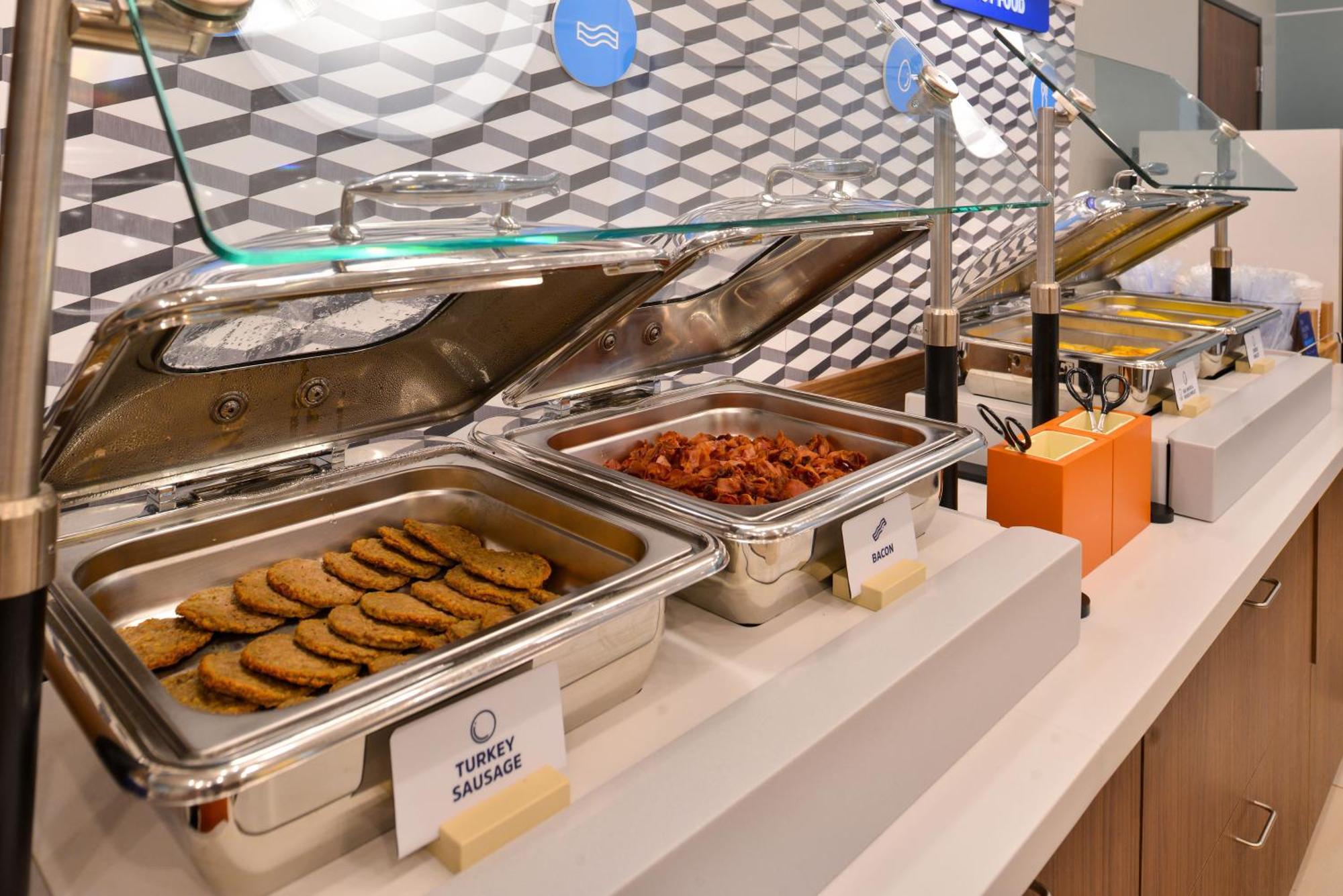 Holiday Inn Express Leland - Wilmington Area By Ihg Buitenkant foto