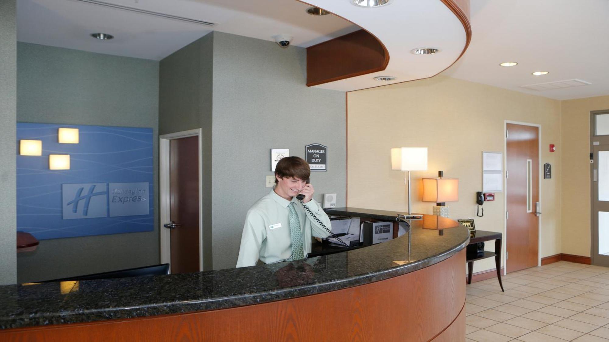 Holiday Inn Express Leland - Wilmington Area By Ihg Buitenkant foto